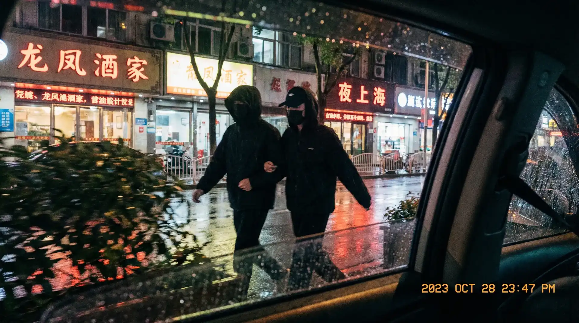 视频吃瓜 - 顶流明星深夜密会现场抓拍照片